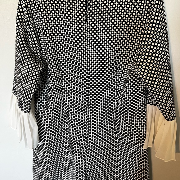 New York and Company Short Sleeve Dress - Picture 2 of 7